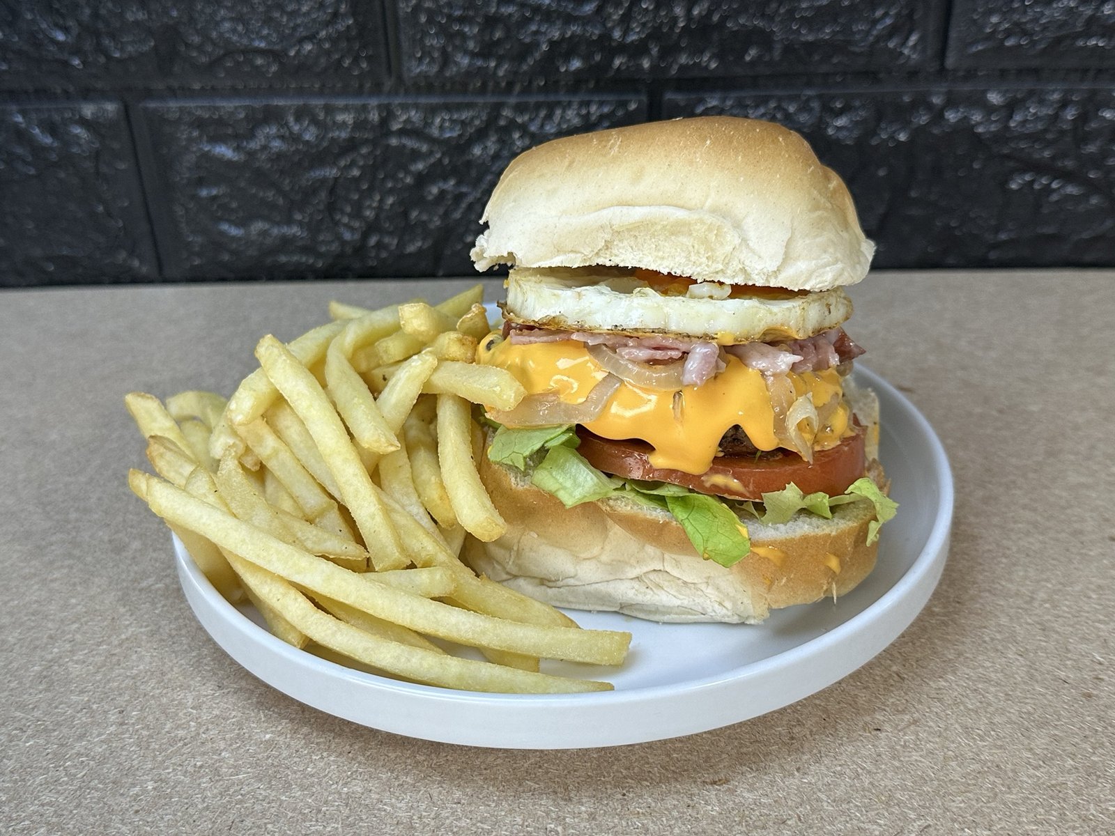 La nonna - 2 hamburguesas completas con fritas y 2 latas de pepsi